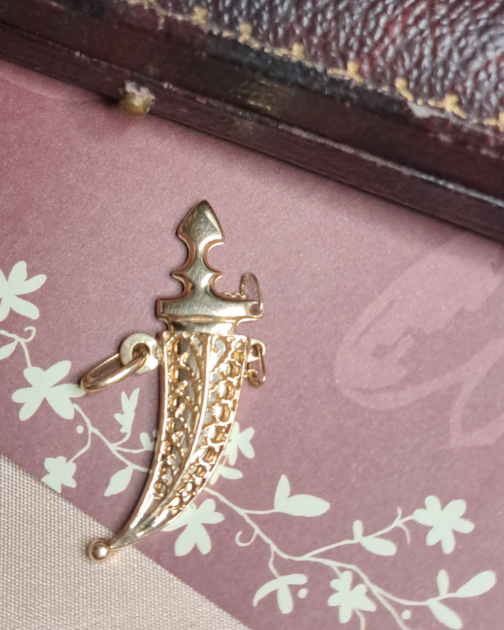 Removable Dagger & Sheaf Charm