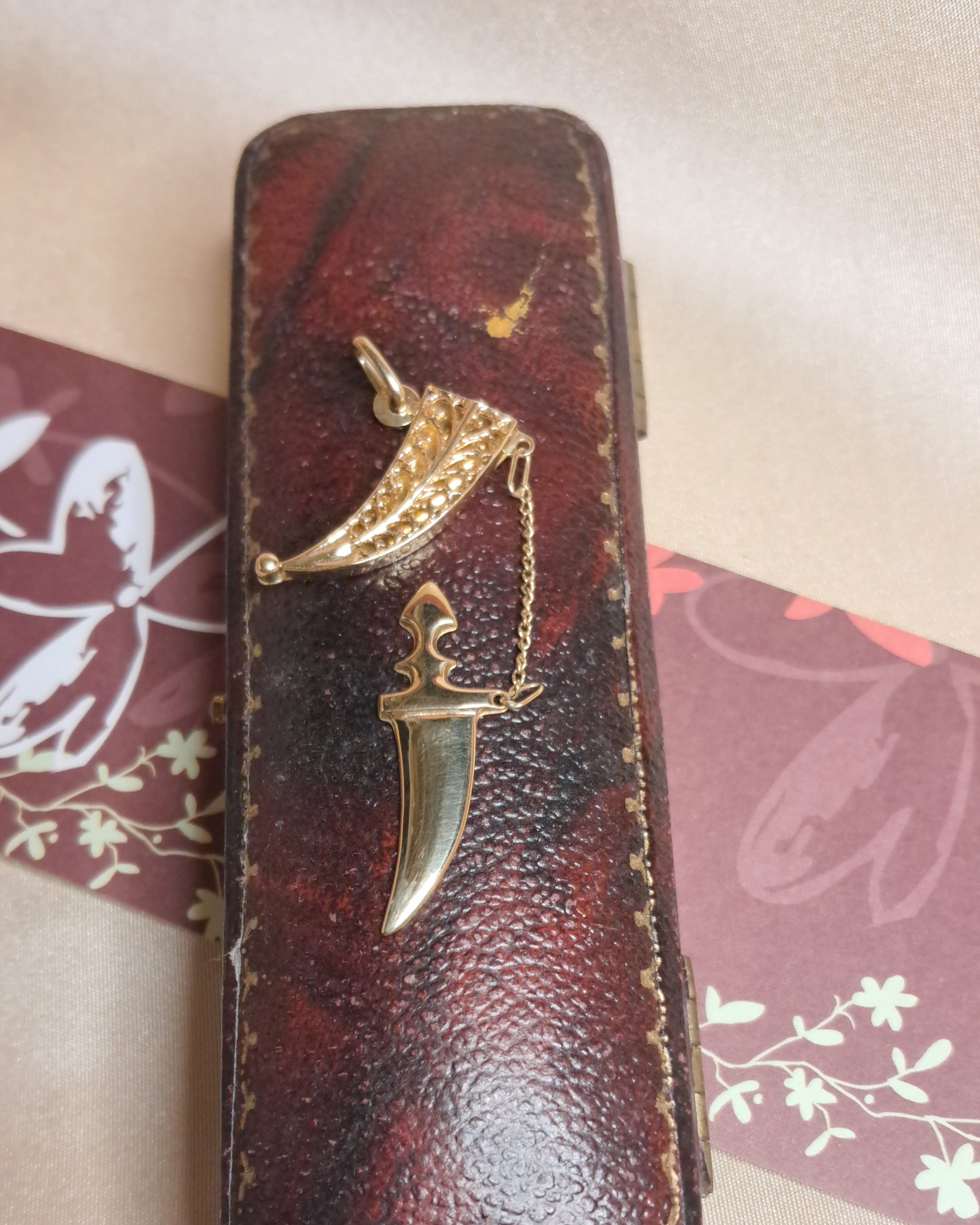 Removable Dagger & Sheaf Charm