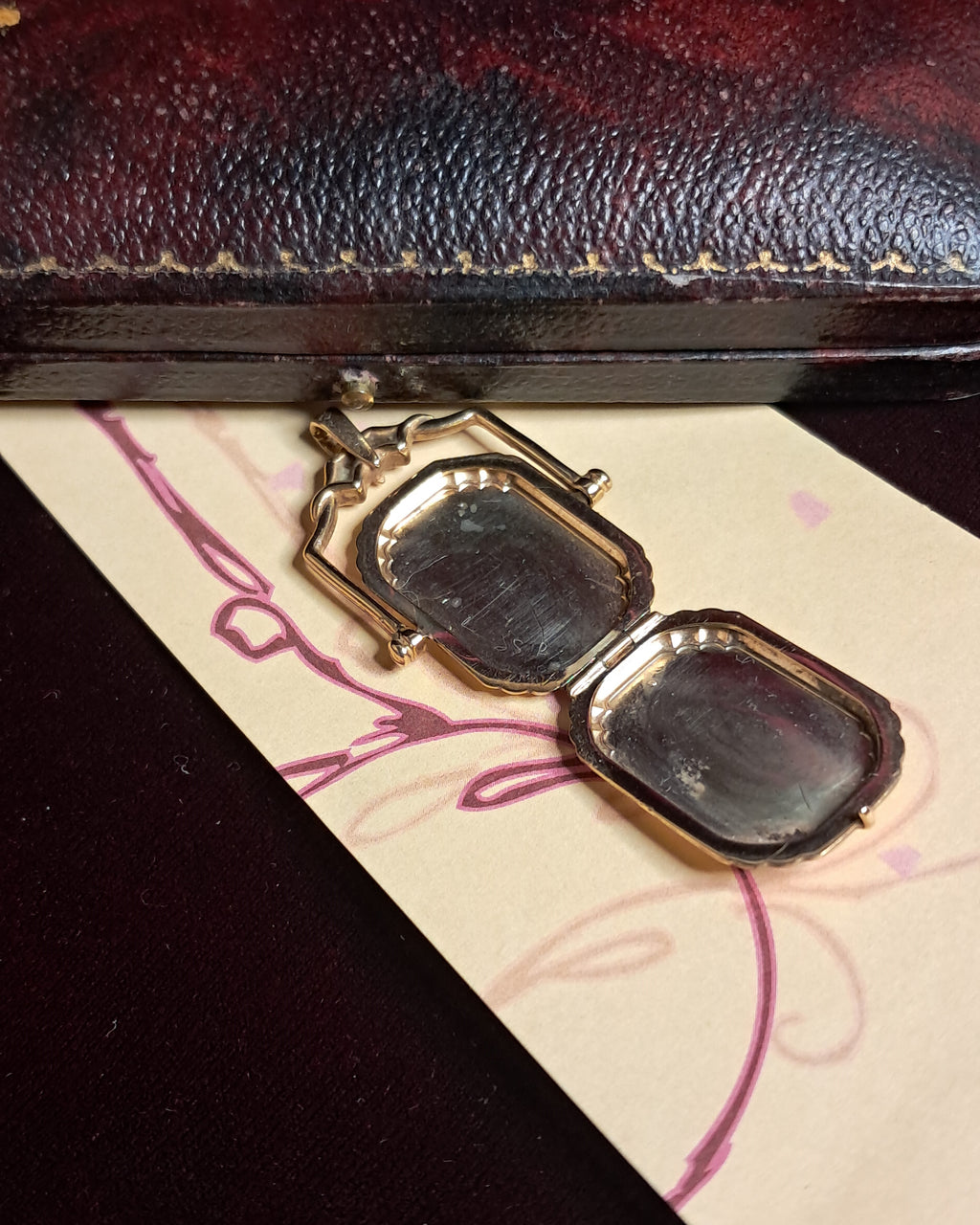 Swivel Locket